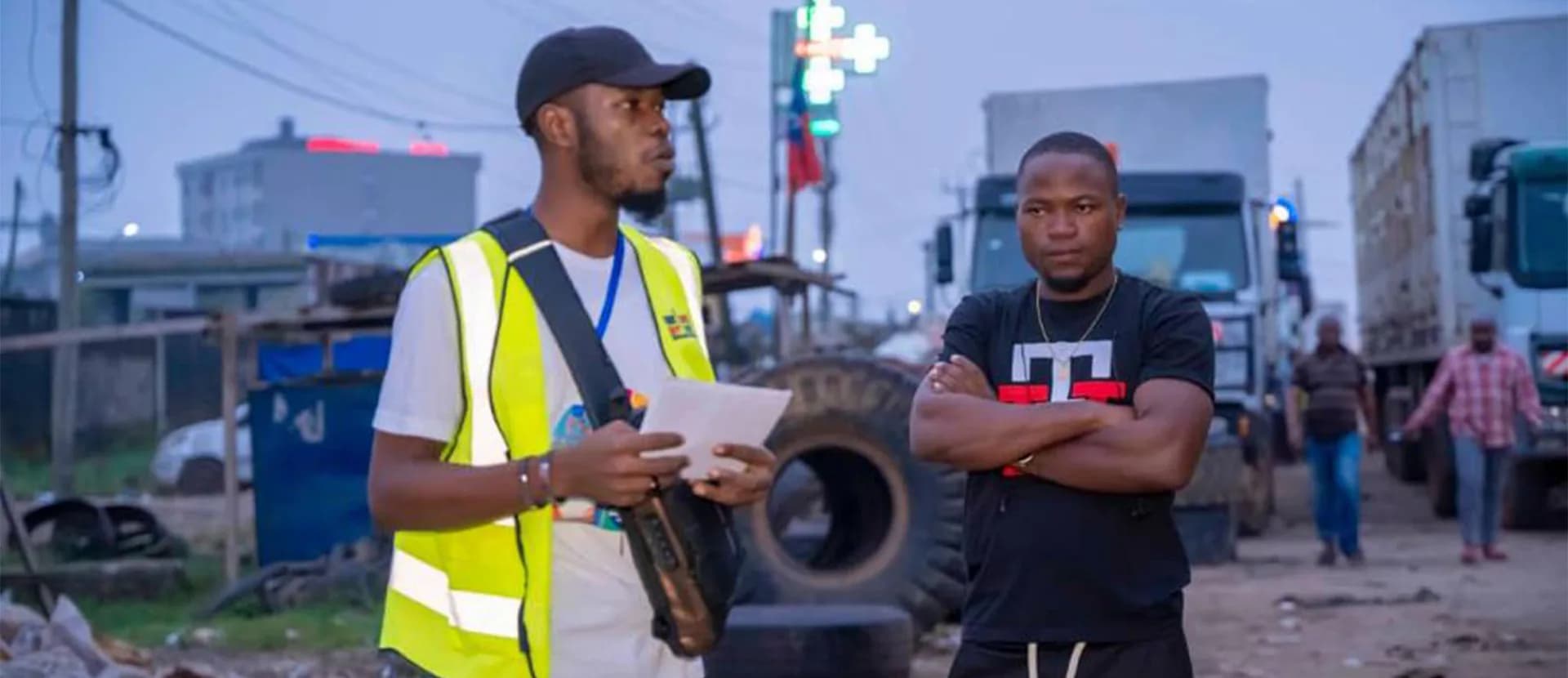 Safety professional engaging with worksite personnel during an operational review